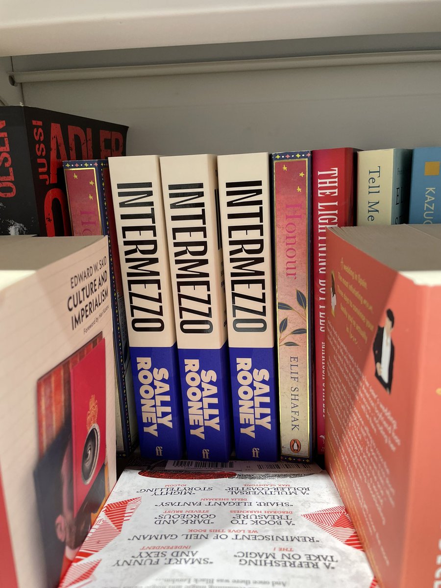 nevervale's tweet image. #booktwt hi! not new to but new acc, looking for moots!
⭐️ she/her 20 
⭐️ fav genres: fantasy, litfic, mystery
⭐️ found family and angst lover
⭐️ other interests: hockey, manhwas, tv shows, romcom movies, and i'm getting into journaling
- zionists dni
♡ / ↻ appreciated!