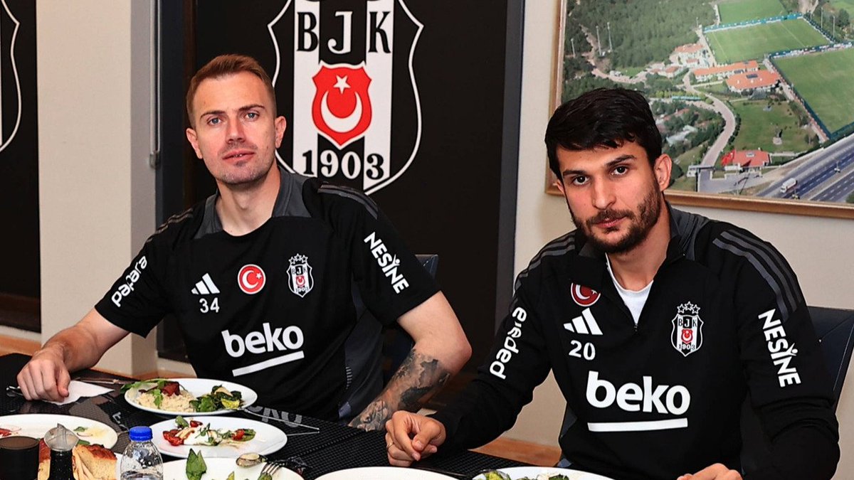 buzzspor's tweet image. Fatih Doğan: "Gördüğümüz kadarıyla iki futbolcunun herhangi bir hatası, kusuru yok. Sergen Yalçın'ın da acıması yok. Ne 22 yılın hatırını görüyor ne de Türkiye'nin en tecrübeli ve Dünya Kupası'na gitme hazırlığı yapan Mert Günok'a ihtiyaç duyuyor. 

Eğer spesifik bir sebebi varsa…