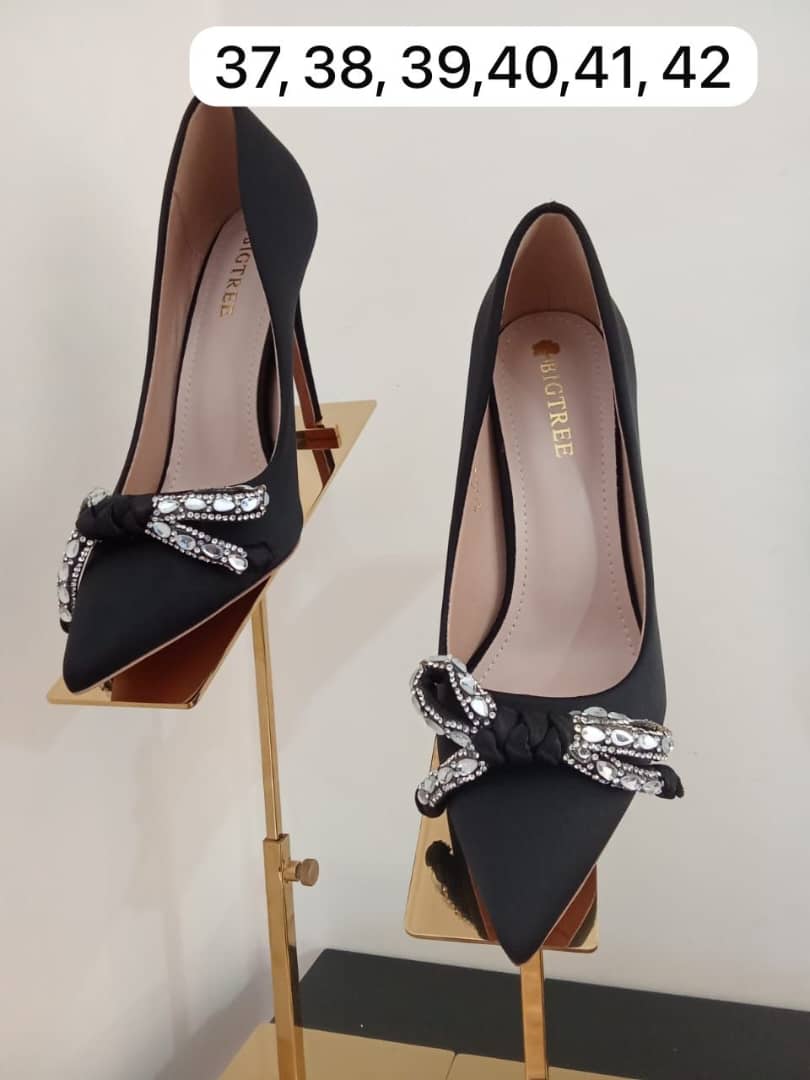 Canalmw98's tweet photo. Start the new year with new Heels 👠 

NJ collection is The best plug for Heels in the city 

Now ONLY MK80,000
Countrywide delivery available (at your cost) 
JN Collection is located in Area 49
WhatsApp: 0884426757 or DM

 @CollectionJn

#Collectionjn
#shopwithjn https://t.co/mTPu84WEpP