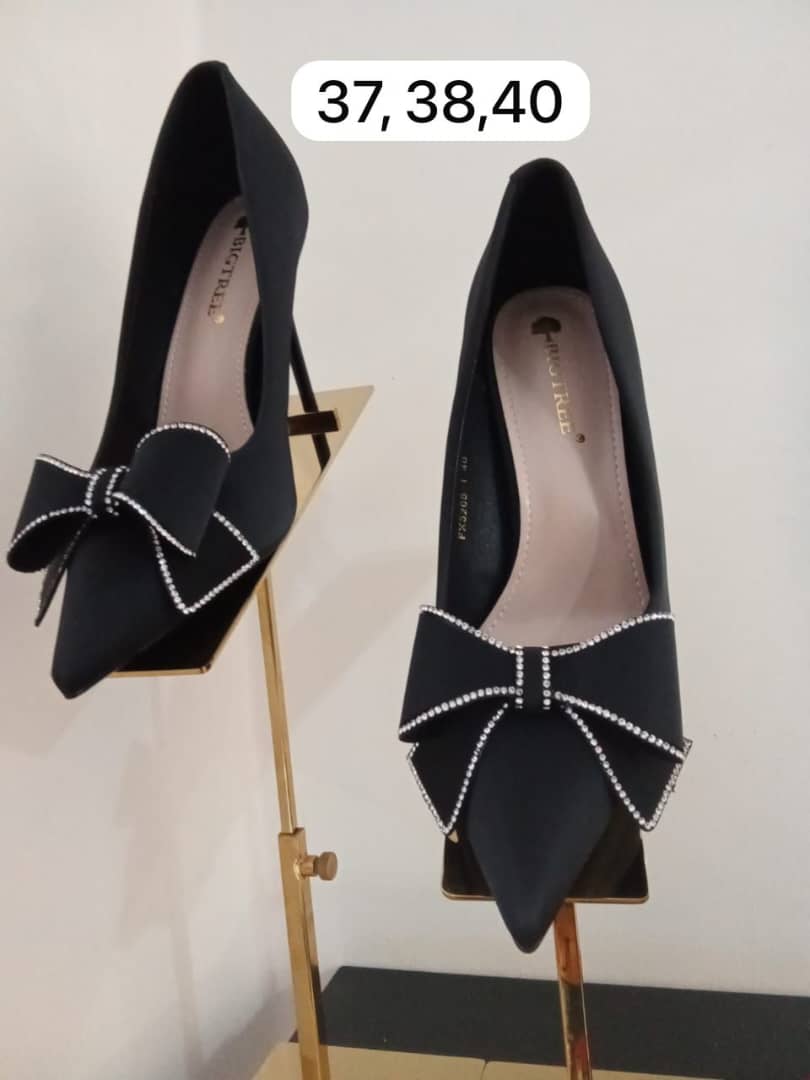 Canalmw98's tweet photo. Start the new year with new Heels 👠 

NJ collection is The best plug for Heels in the city 

Now ONLY MK80,000
Countrywide delivery available (at your cost) 
JN Collection is located in Area 49
WhatsApp: 0884426757 or DM

 @CollectionJn

#Collectionjn
#shopwithjn https://t.co/mTPu84WEpP