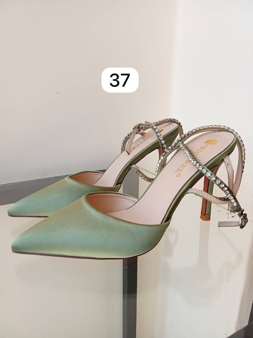 Canalmw98's tweet photo. Start the new year with new Heels 👠 

NJ collection is The best plug for Heels in the city 

Now ONLY MK80,000
Countrywide delivery available (at your cost) 
JN Collection is located in Area 49
WhatsApp: 0884426757 or DM

 @CollectionJn

#Collectionjn
#shopwithjn https://t.co/mTPu84WEpP