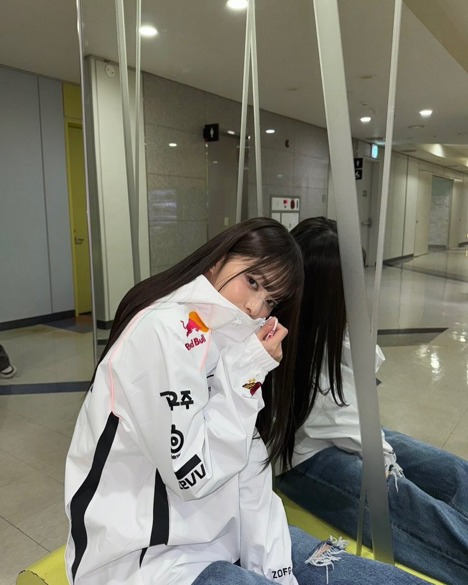 movie601's tweet image. 여러분 골수 티원팬인 나경이가 드디어 대상혁을 만나 성불했어요...🥹 팬미팅 MC라니!!!!

#페이커