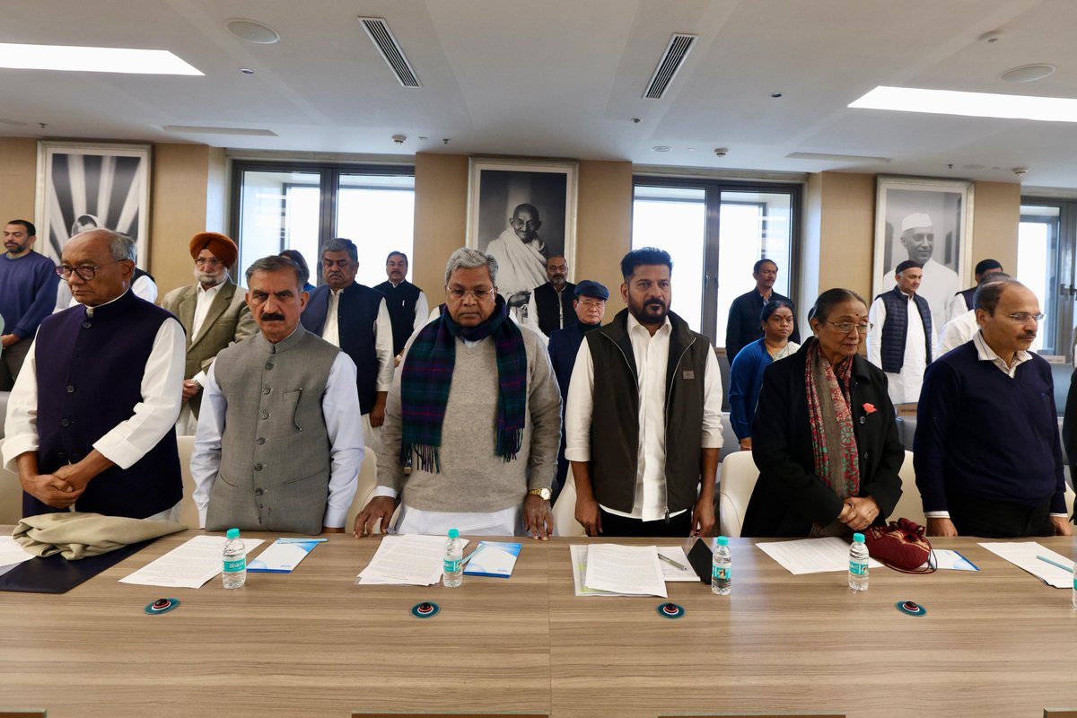 INCIndia's tweet photo. A moment of silence was observed to honour the memory of Shri Shivraj Patil and Shri Sriprakash Jaiswal ahead of the CWC meeting.

📍 Indira Bhawan, New Delhi https://t.co/yJ1mNFV51M