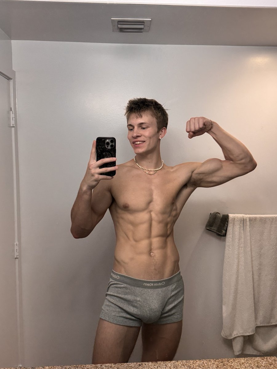 mr__3111's tweet image. I admit it guys. Yes I’m 🏳️‍🌈 (chck cmmnts)