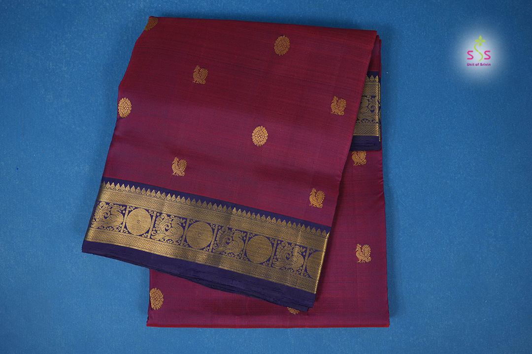 ShreenivasSaree's tweet photo. Red chilli and deep blue combine to create the dual tone of this 10 yards silk saree. Shop for this saree at https://t.co/DjLnysTbaY
#Kanjivarams #bridal #traditional #silk #sarees #pure #zari #saree #weddingsarees #softsilksaree #motives #sari  #skirt #paloo https://t.co/ubppUE4l0M