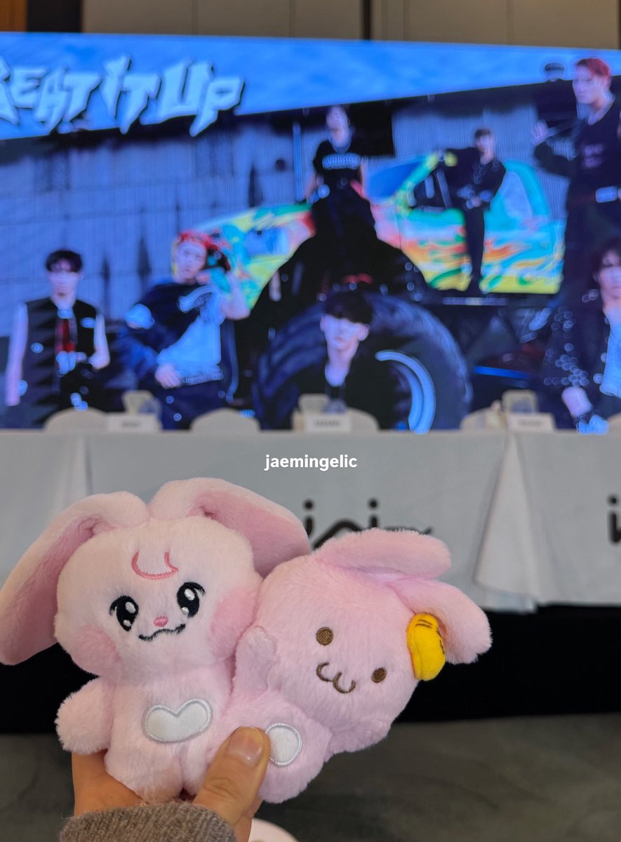 I'm freaking out jaemin will be right in front of me I can't