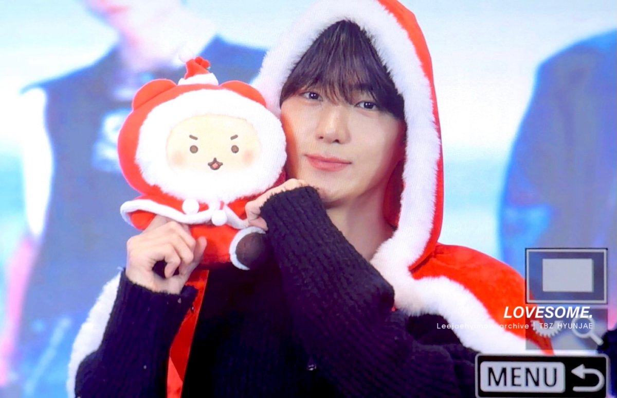 251227  #현재 우리동네산타는오늘오심🎄

#더보이즈 #THEBOYZ #TBZ #이재현 #HYUNJAE