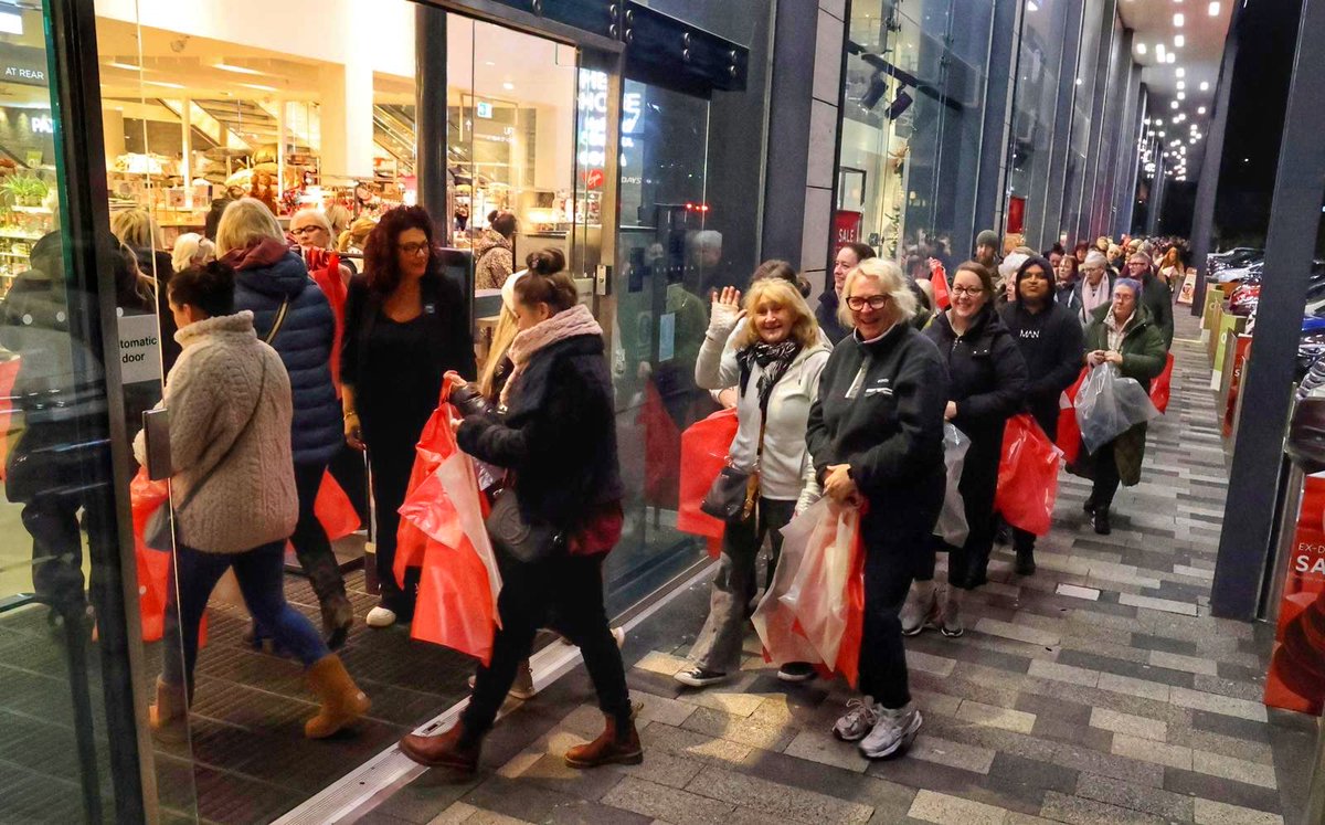 northnews's tweet image. Huge queues at 6AM this morning at the Silverlink Retail Park in North Tyneside for the Next Sale 27th Dec 2025. Pics by @RaoulDixonNNP #NextSale #Silverlink #Sales