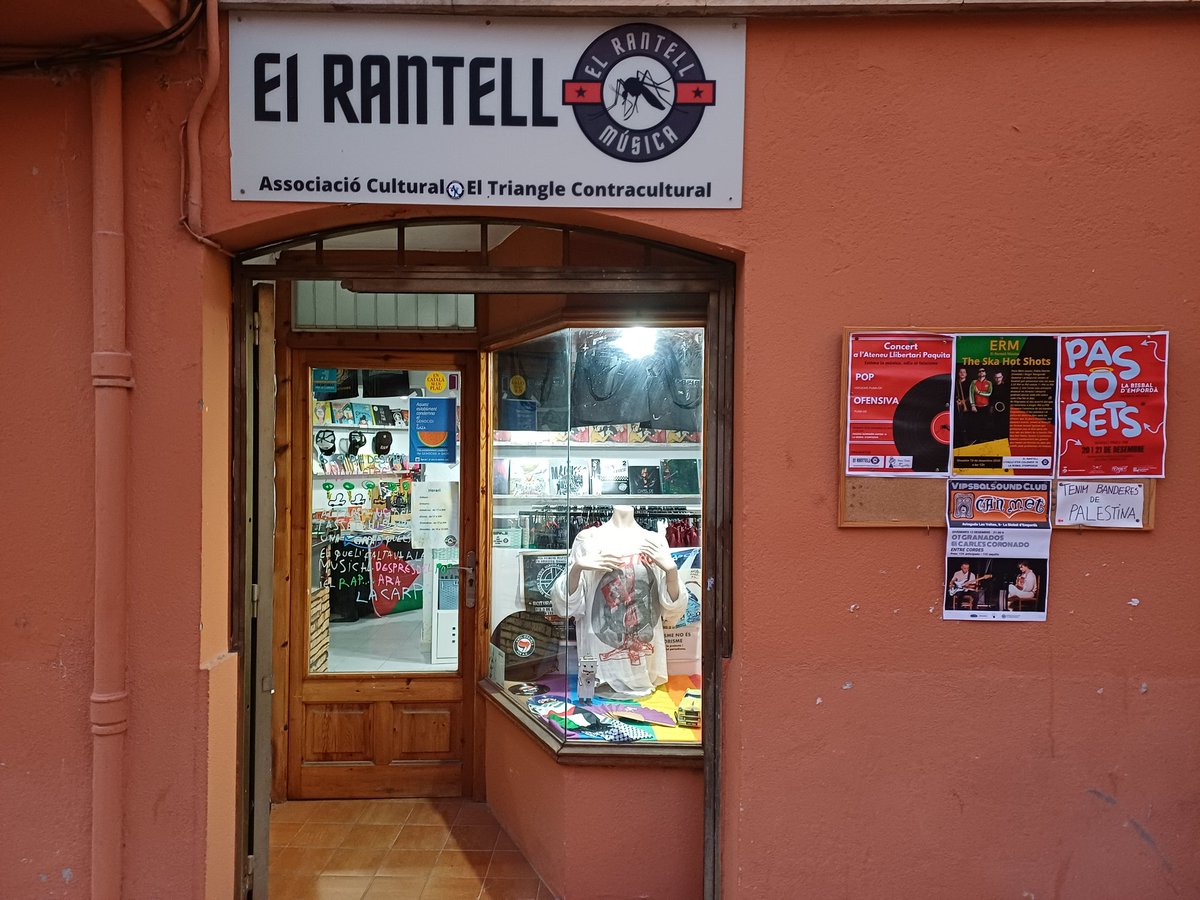 Aquest matí obrim el Rantell de la Bisbal d'Empordà. 
Al mal temps,bona música!!!