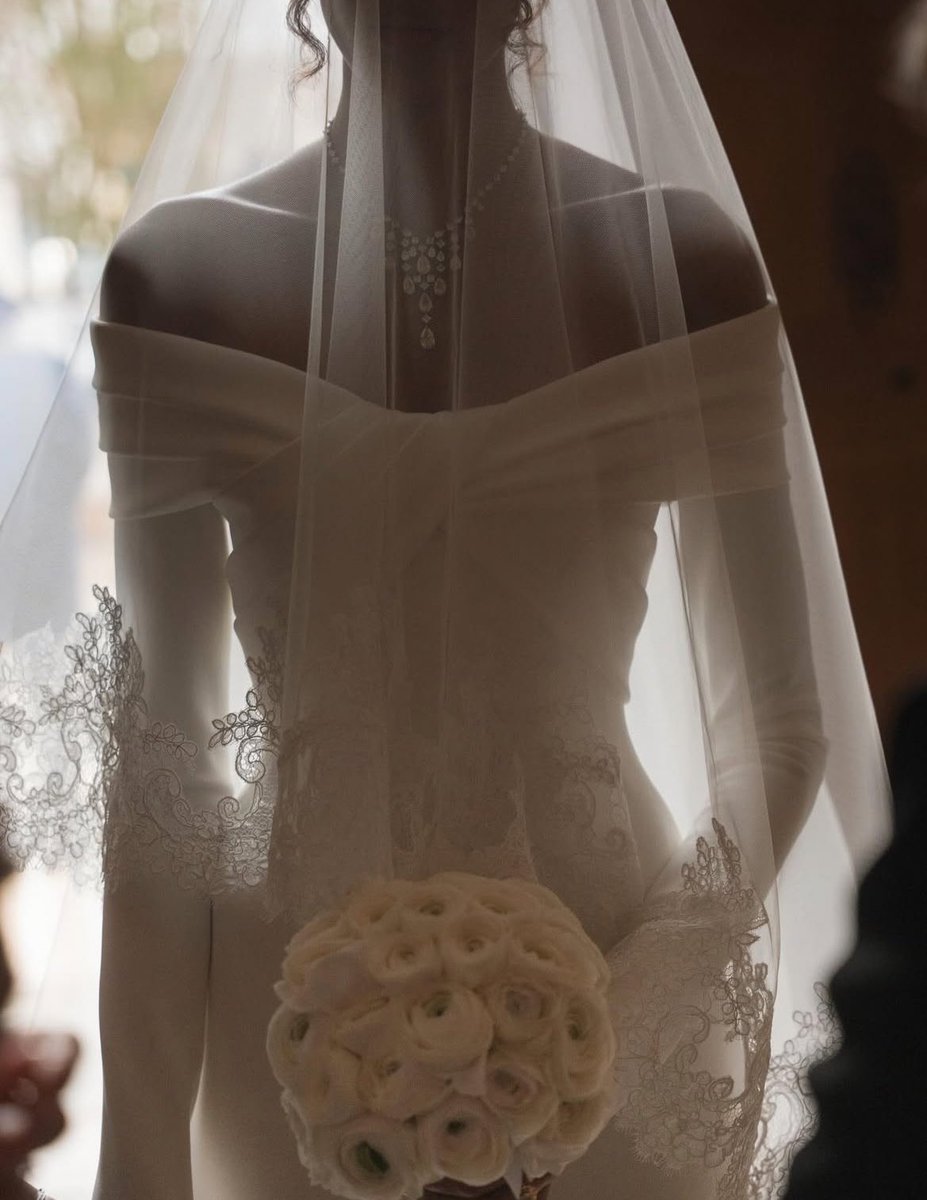 badestoutfit's tweet image. cindy bruna baruti’s wearing custom elie saab for her wedding