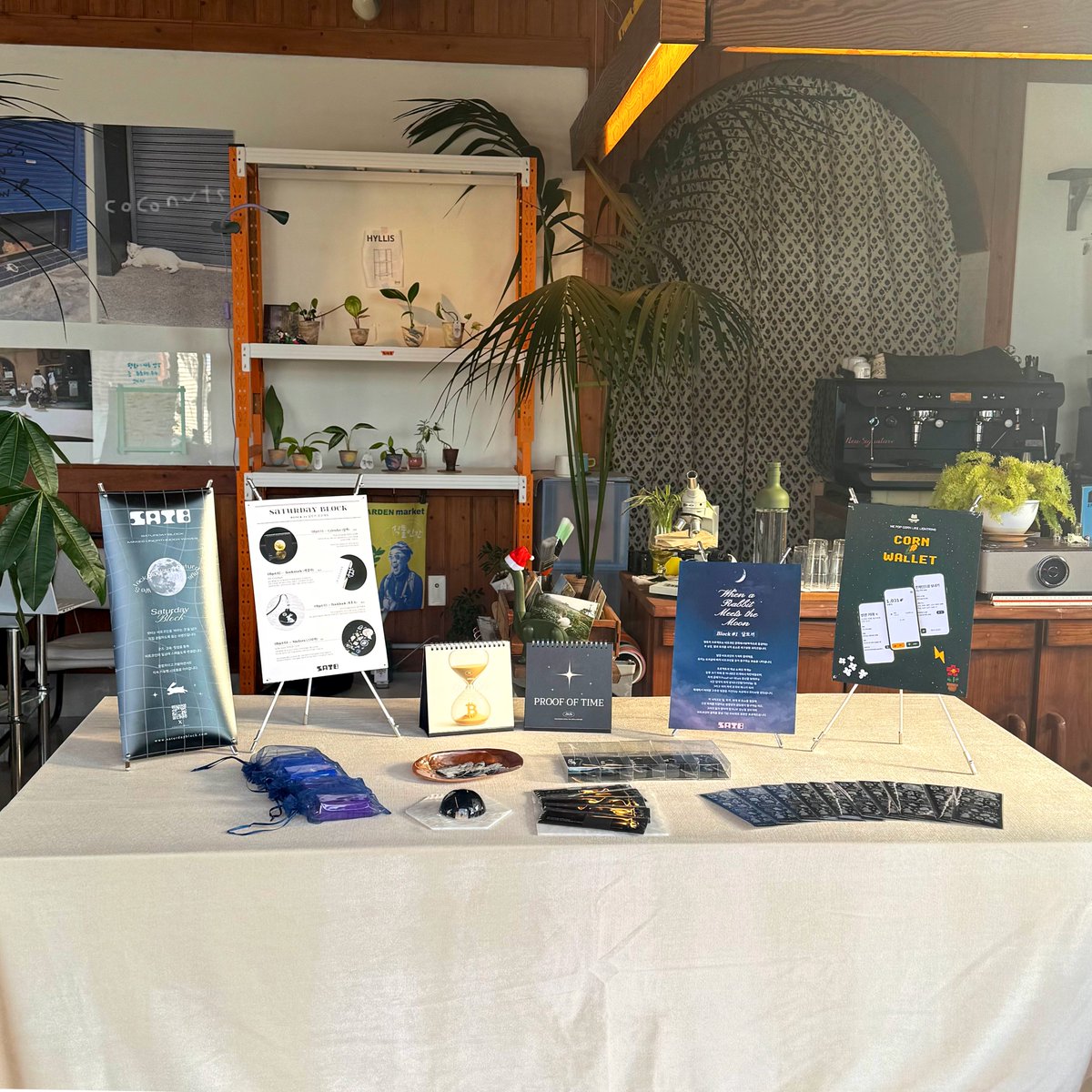 🧀𝐒𝐚𝐭𝐮𝐫𝐝𝐚𝐲 𝐁𝐥𝐨𝐜𝐤 𝐢𝐬 𝐇𝐄𝐑𝐄 𝐢𝐧 𝐉𝐞𝐣𝐮🍊 샛비가 제주도에 왔어요⚡️  아늑하고 감성적인 카페에서 비트코인 굿즈를 만날 수 있는 라이트닝마켓을 열었어요 이번 제주 마켓을 위해 콘월렛에서 POS기능을  신규개발해주셨습니다🌽 @Team_Corn 오늘 ...