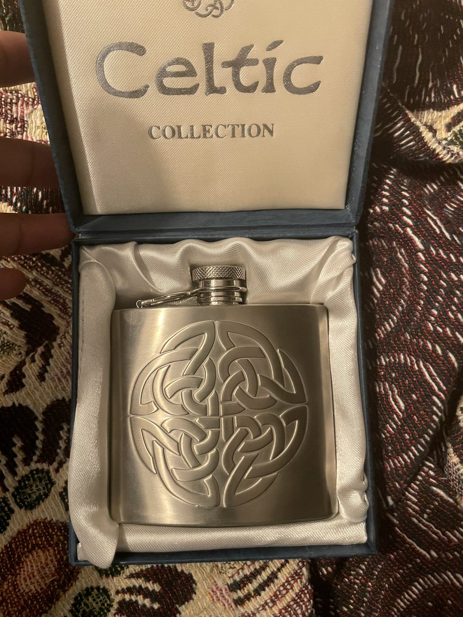 tech_cadena's tweet image. My 16 year old little sister got me this for Christmas 🥹❤️