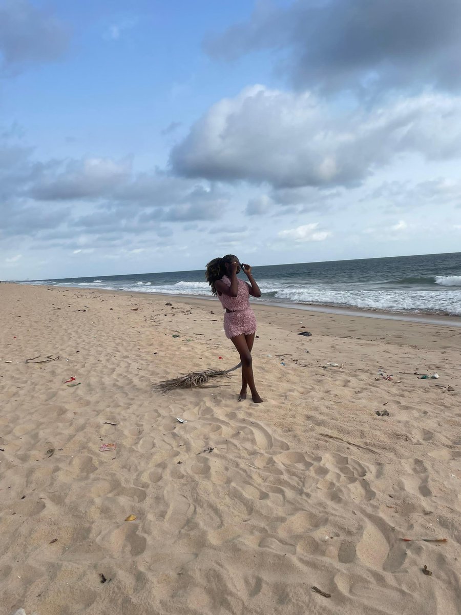 Desewa23's tweet photo. Compliment of the season🎄🎁 

What’s one thing you’re grateful for this year?

#MerryChristmas #Christmas2025 #Gratitude #YearEndReflection #FestiveVibes https://t.co/aUe7t62fHq