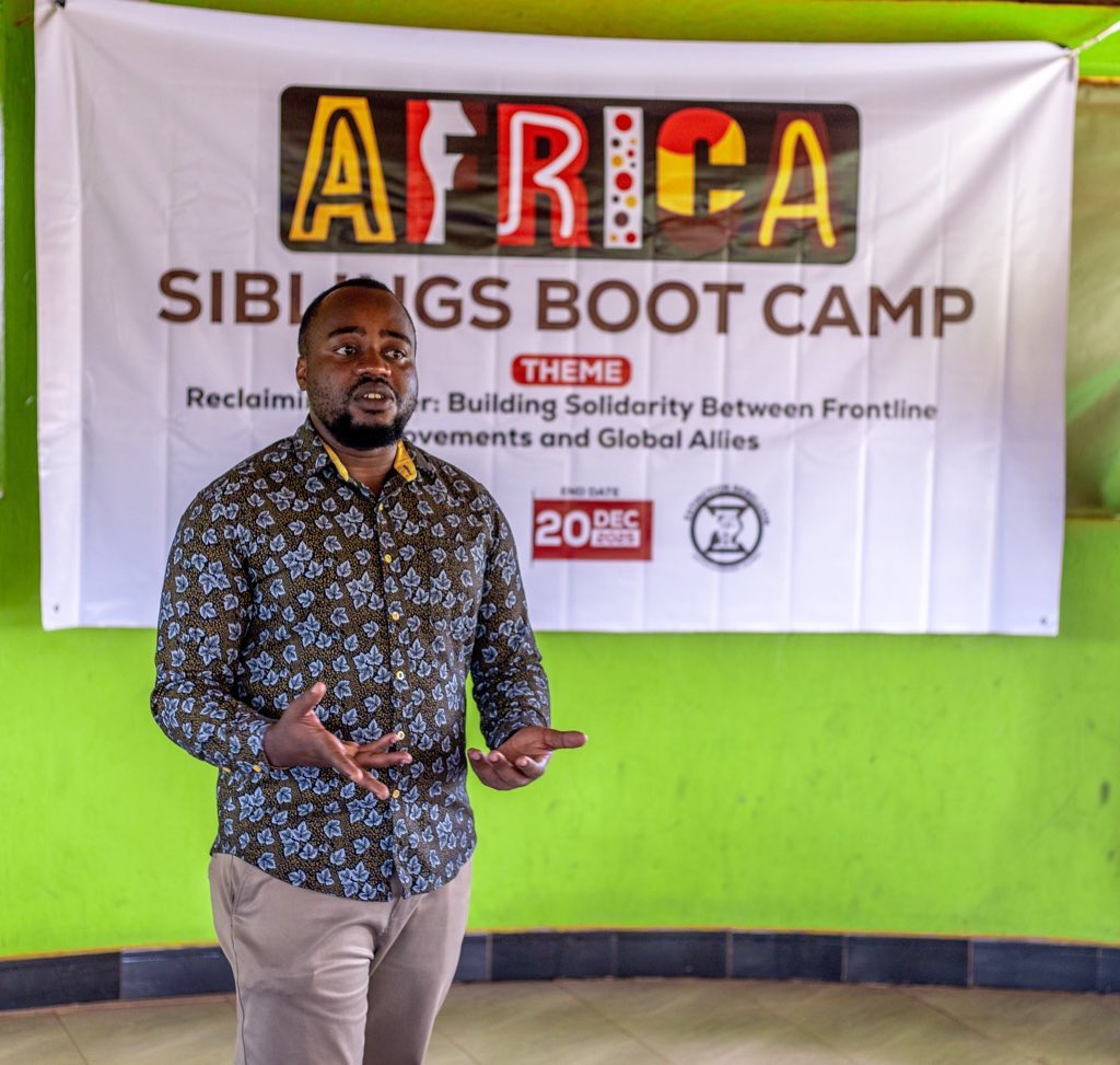 JusticeUg256's tweet image. Our next session at the boot camp was led by @Brightonsir , a lawyer, who equipped activists with critical legal knowledge on how to navigate the risks that come with challenging power. The session focused on understanding your rights and how to respond to arrests, intimidation,