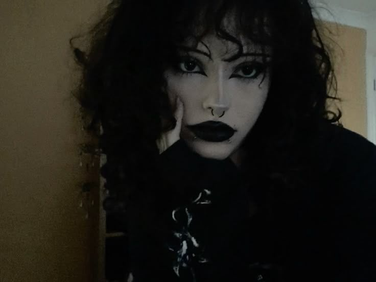 A_Goth_Girl's tweet image. Like and RT this post for a short starter!