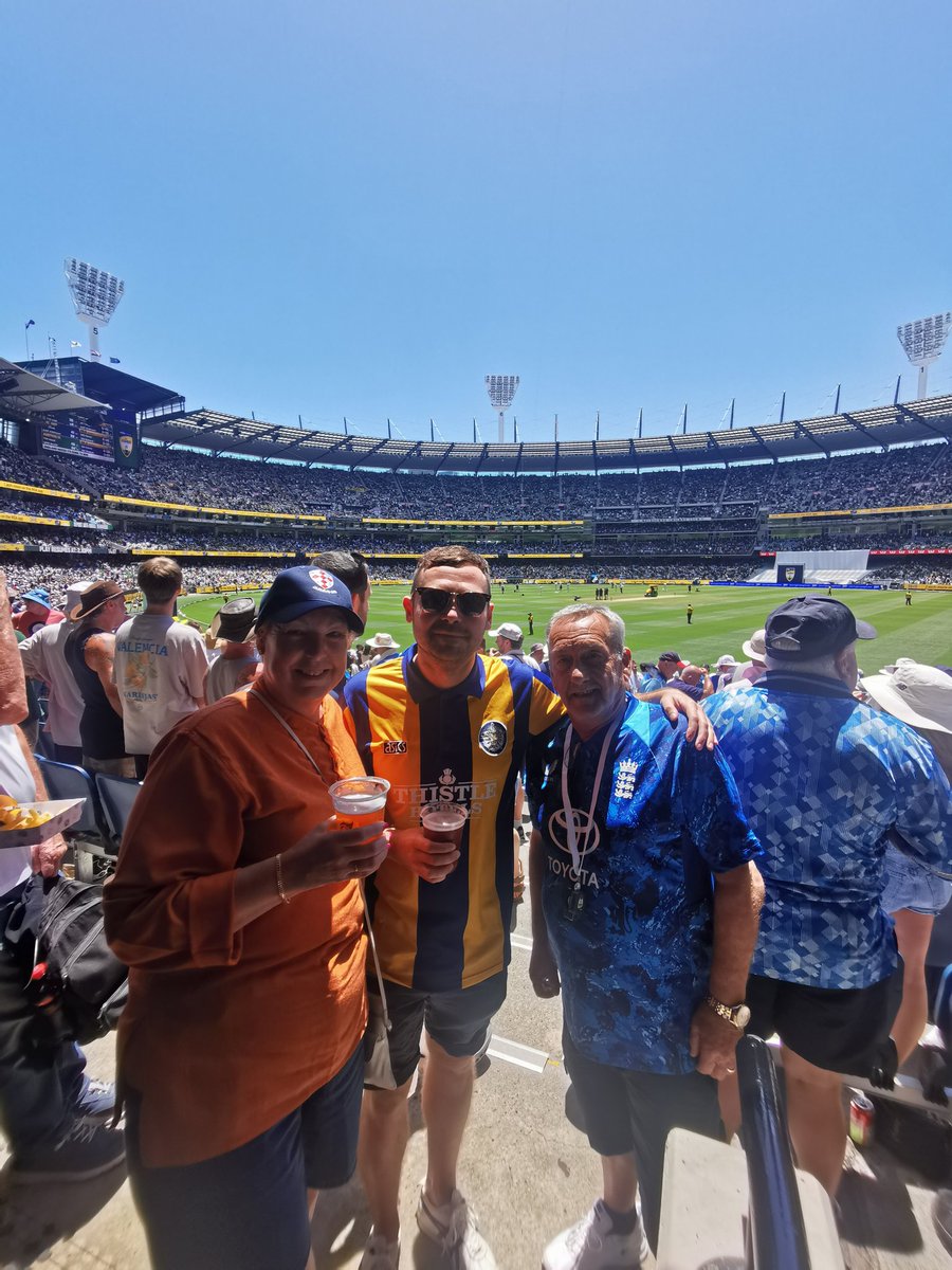 JacobAtkinson_'s tweet image. Seeing England win down under with your parents. Priceless 🏏🏴󠁧󠁢󠁥󠁮󠁧󠁿 #TheAshes