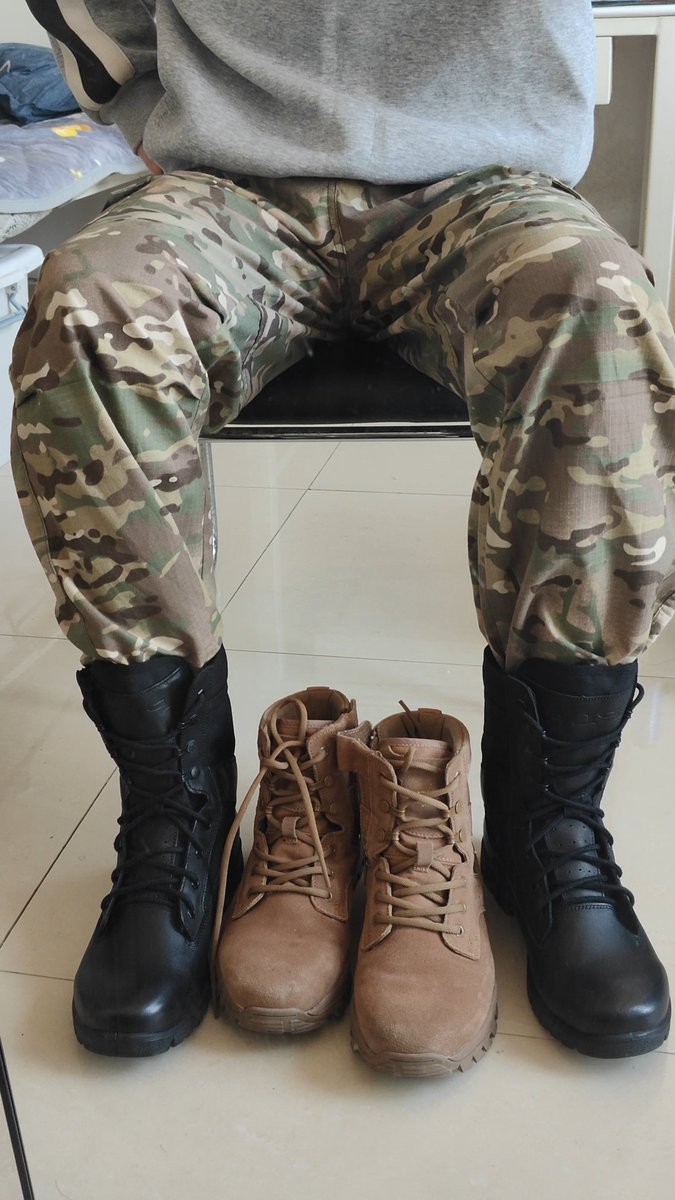 EMPRIO_Master's tweet image. 来个🐶把新靴👅了