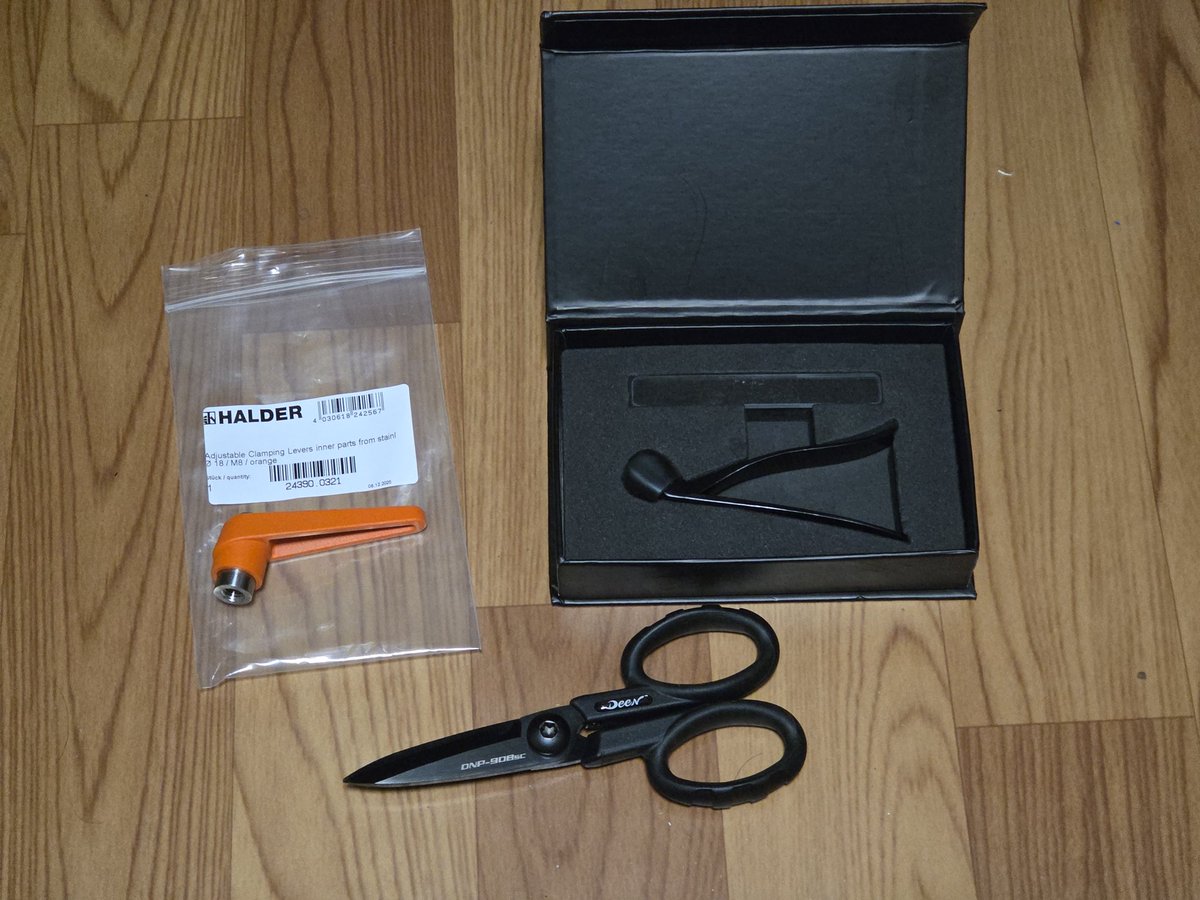noga50922's tweet image. Deenの限定ハサミ引き取りに
行ったら爪切りも売っていたので
購入。
HALDERのクランピングレバーも
年内ギリギリ入荷で引き取り。
個人が買うものではないとは思うけどｗ
カッチリしていて良いですね。
＃Deen
#HALDER
#ファクトリーギア札幌店