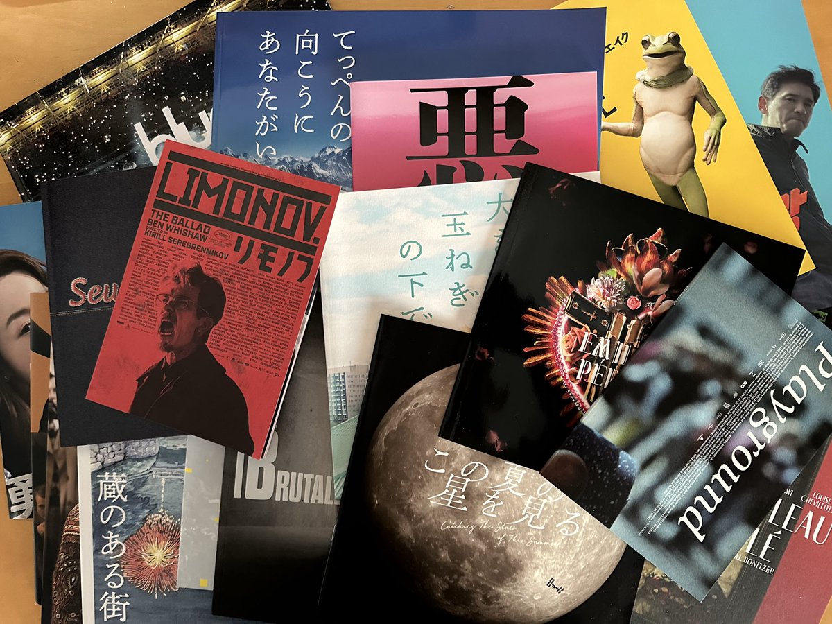 今年、デザインしたパンフは全24冊。『ブルータリスト』『悪い夏』『けものがいる』『LOVE SONG』『エミリア・ペレス』『この夏の星を見る』『リモノフ』『blur TO THE END  live at warbler stadium』『蔵のある街』『Playground/校庭』などなど