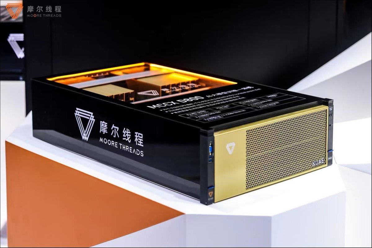 老马财经分析· 中国GPU产业的突围和困境】 2025年中国#GPU  产业呈现高速增长与国产加速替代并存的特征。受AI大模型爆发驱动，国内智能算力需求激增（预计达486  EFLOPS，是2023年的10倍以上），GPU市场规模预计突破1200亿元，部分机构预测高端市场国产替代空间约300亿元 ...