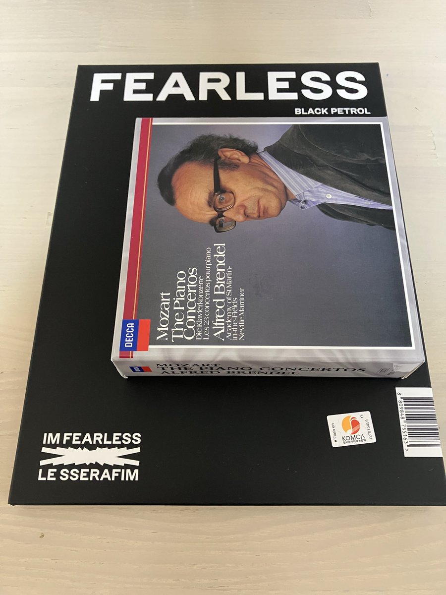 atit32's tweet image. モーツァルト10枚組より巨大なLE SSERAFIMのシングル。
