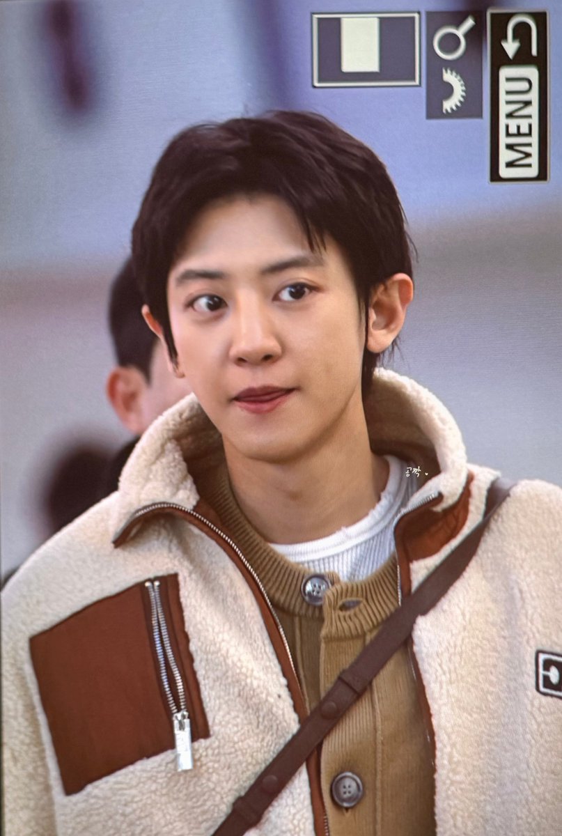 gxngeo's tweet photo. 251227 #찬열 #CHANYEOL
따뜻하게 입고 다녀 잘 놀고 와👋 https://t.co/EaL10gzR9Y