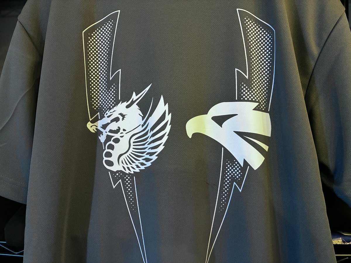 航空自衛隊「F-35」Tシャツに小松モデルが登場
今年の航空祭でも勇ましい姿を見せた303、306飛行隊をイメージ。同アパレルは「臨時飛行隊」→「三沢」モデルに続き第3弾。税込2,800円
waxon.thebase.in/items/123702807