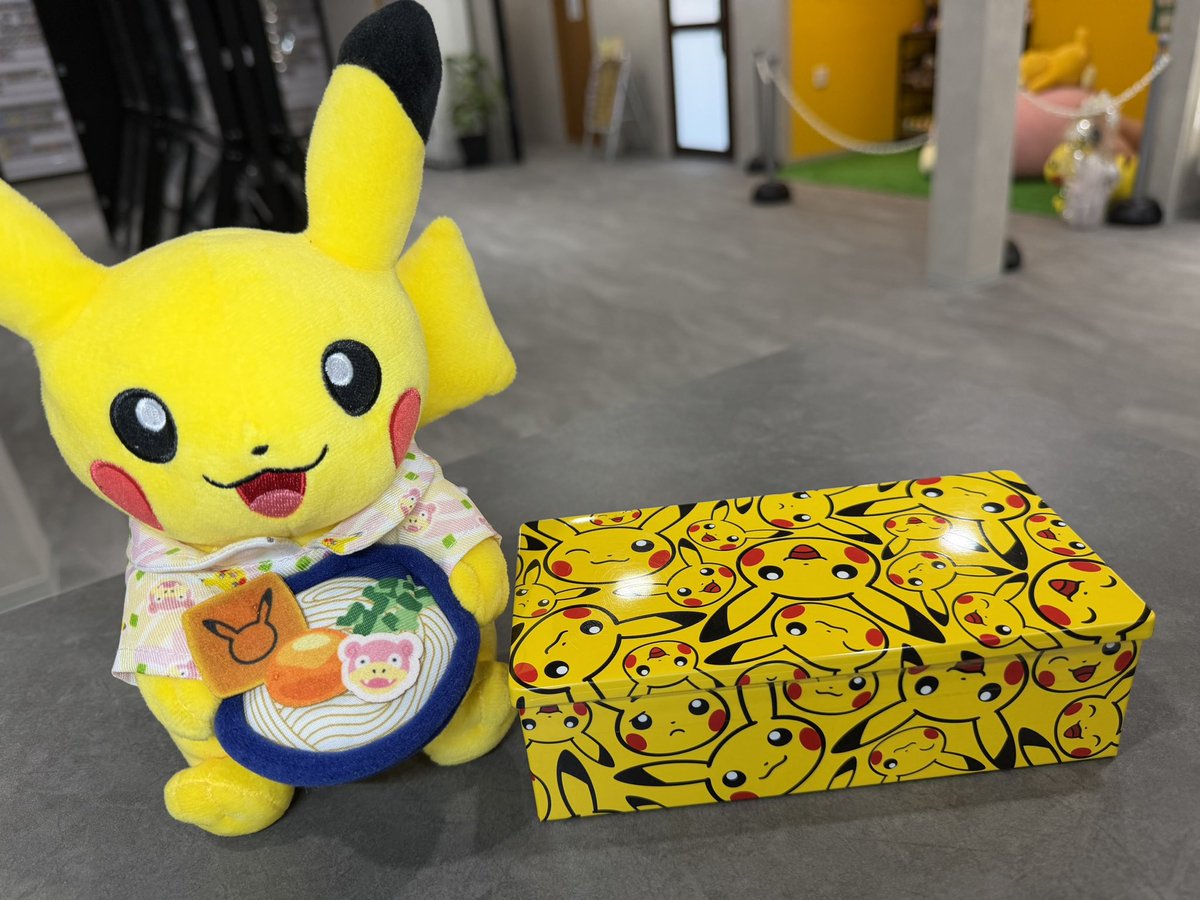 こちらお客様より ポケモンセンター香川限定ピカチュウと 可愛いお菓子