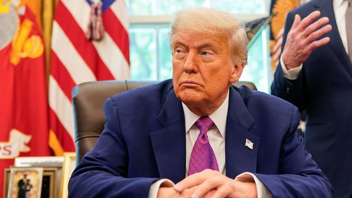 _TheTathya's tweet photo. INDIA Drew a Clear RED LINE in Its Final Trade Proposal to the US 🔥

> New Delhi has submitted its final trade offer to Washington.
> India is seeking to cut the overall 50% tariff down to 15%.
> India has also demanded removal of the extra 25% penalty linked to Russian crude purchases.
> That’s a massive concession.

📌 But also there's a line Washington can’t cross:

> Agriculture is NON-NEGOTIABLE.
> India has flatly refused to open its markets to US dairy and farm goods.
> Reason?
> It would devastate Indian farmers.
> It would destroy rural livelihoods.
> It would hand control of food security to foreign agribusiness.

👉 This isn’t protectionism... This is sovereignty.

— Trade deals can be flexible.
— Food security cannot.

For once, India isn’t bargaining from fear...
It’s negotiating from strength... even with the United States.

📌 Follow @_TheTathya for more such simplified updates.