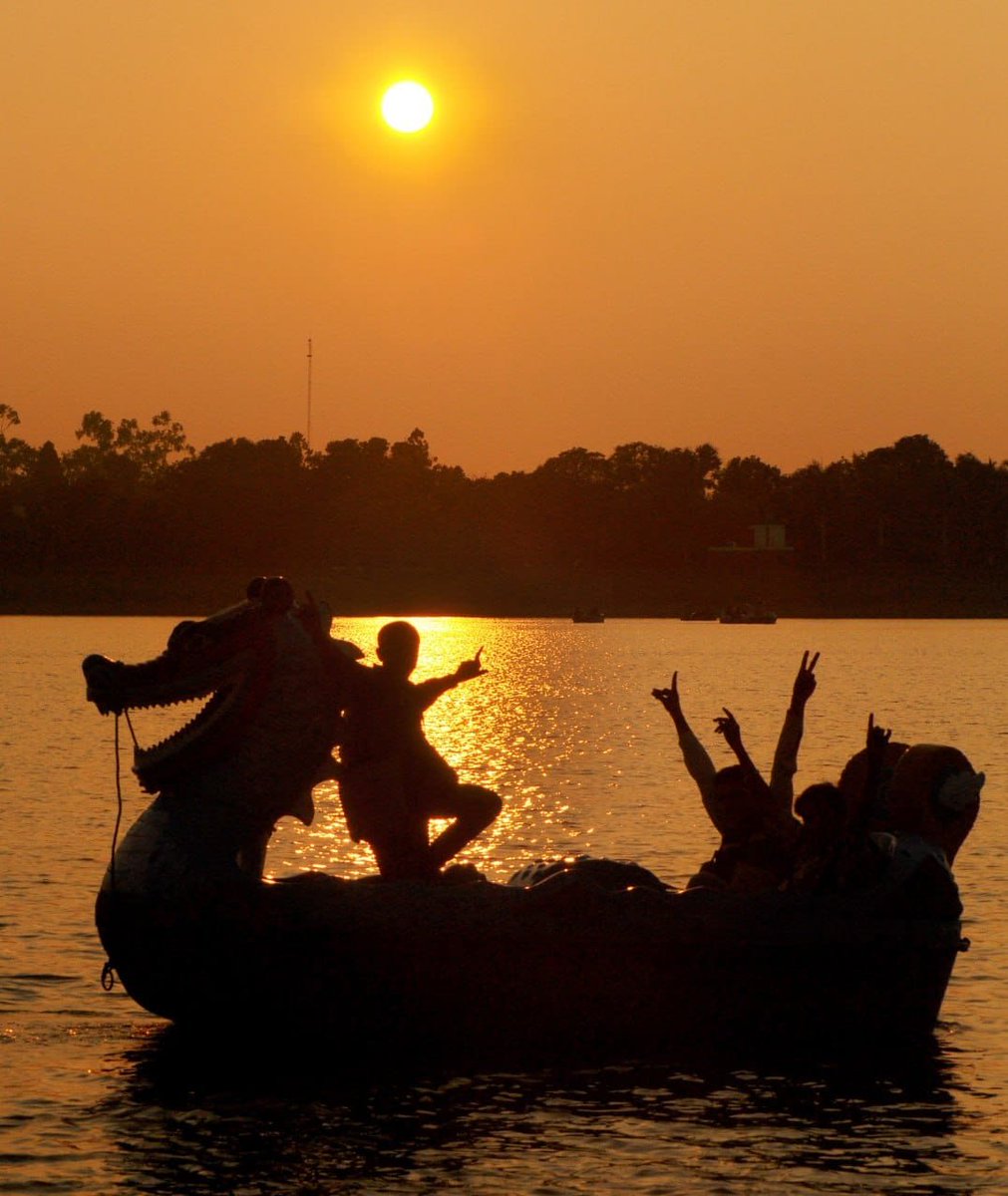 Tourism_of_CHD's tweet photo. Sukhna Lake is home to wonderful memories indeed! What's yours?
#chdtourism #sukhnalake #funactivity #boating https://t.co/EBojKNawlK