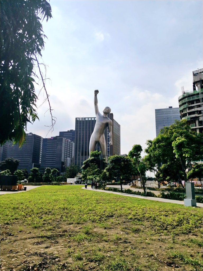 winnikkot's tweet image. Just walking it out. My kind of afternoon recharge.🚶
📍Bridgetowne Central Park

#chasingsunlight #goldenhourstroll