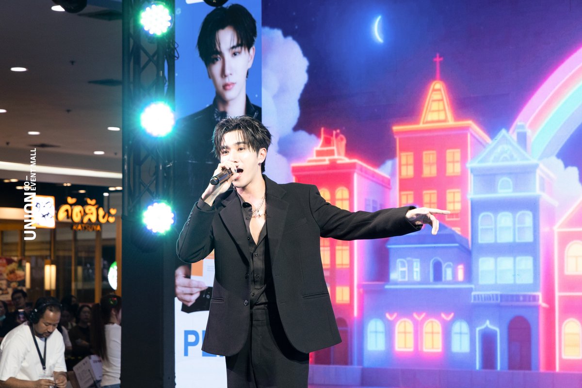 coeventspace's tweet image. #JSAllStarChristmasEve 🎄 เติมความสุขส่งท้ายปีแบบเต็มอิ่ม ✨ งานเดียวได้เจอศิลปินที่รักพร้อมกัน และยังมีผลิตภัณฑ์ดีๆ ให้ไปตามต่ออีกเพียบเลย

📸 facebook.com/share/p/17oXKj…
📍 UNION MALL G FL., UNION CO-EVENT SPACE ZONE A

#PerthTanapon #TleFirstone #fforce_ #JoongArchen 
#ppoohkt…