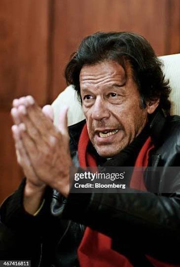 عمران صرف جاہلوں،منافقوں،بےغیرتوں کالیڈرہے۔

صرف1سیکنڈکےلۓسوچیں کہ1ایسےناقابل اعتبار،جھوٹےاورلعنتی آدمی کوکون لوگ اپنالیڈربناسکتےہیں جواپنی سگی بیٹی کواس لۓچھوڑکربھاگ گیاکیونکہ وہ اسکی ماں سےشادی کرنانہیں چاہتاتھا؟کوئی غیرت مندانسان عمران جیسےبےغیرت کواپنےگھرکےاندرآنےنہیں دےسکتا۔