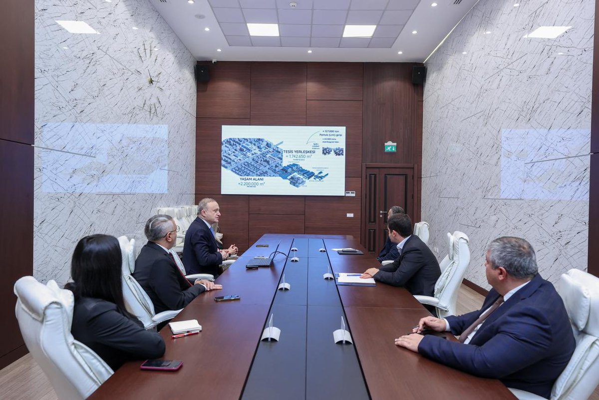 MammadovOrkh's tweet image. Türkiye şirkətlərinin nümayəndələri Alphan Manas, Özləm Sezgin və Emel Davutla görüşdük. Azərbaycanda biznes və investisiya mühiti, tekstil sahəsində imkanlar və #KOBİA-nın sahibkarlara dəstəyini diqqətə çatdırdıq, yerli şirkətlərlə əməkdaşlıq perspektivlərini müzakirə etdik.🫱🏼‍🫲🏾💼