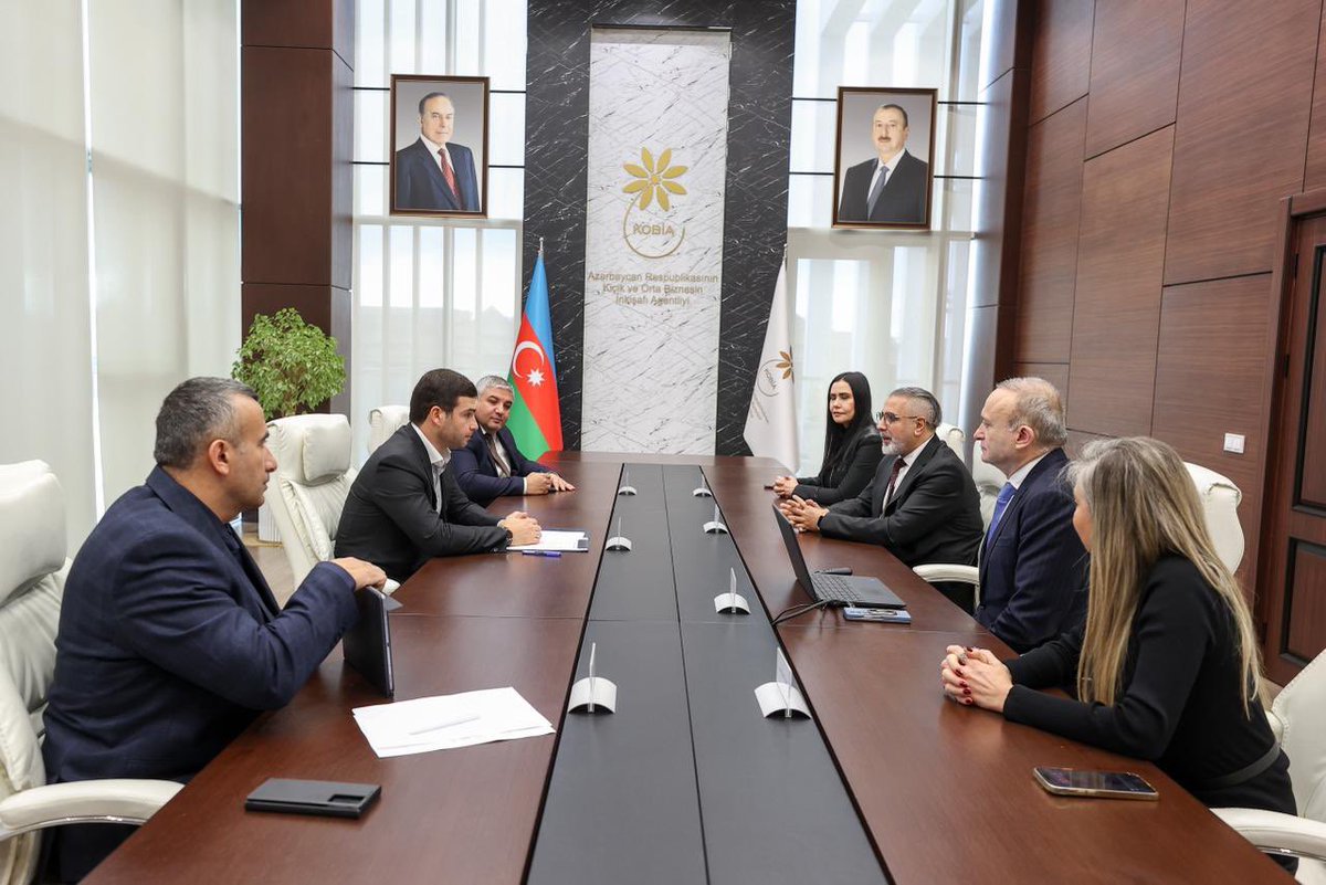 MammadovOrkh's tweet image. Türkiye şirkətlərinin nümayəndələri Alphan Manas, Özləm Sezgin və Emel Davutla görüşdük. Azərbaycanda biznes və investisiya mühiti, tekstil sahəsində imkanlar və #KOBİA-nın sahibkarlara dəstəyini diqqətə çatdırdıq, yerli şirkətlərlə əməkdaşlıq perspektivlərini müzakirə etdik.🫱🏼‍🫲🏾💼
