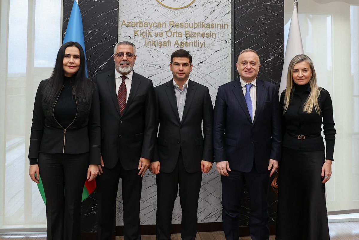 MammadovOrkh's tweet image. Türkiye şirkətlərinin nümayəndələri Alphan Manas, Özləm Sezgin və Emel Davutla görüşdük. Azərbaycanda biznes və investisiya mühiti, tekstil sahəsində imkanlar və #KOBİA-nın sahibkarlara dəstəyini diqqətə çatdırdıq, yerli şirkətlərlə əməkdaşlıq perspektivlərini müzakirə etdik.🫱🏼‍🫲🏾💼