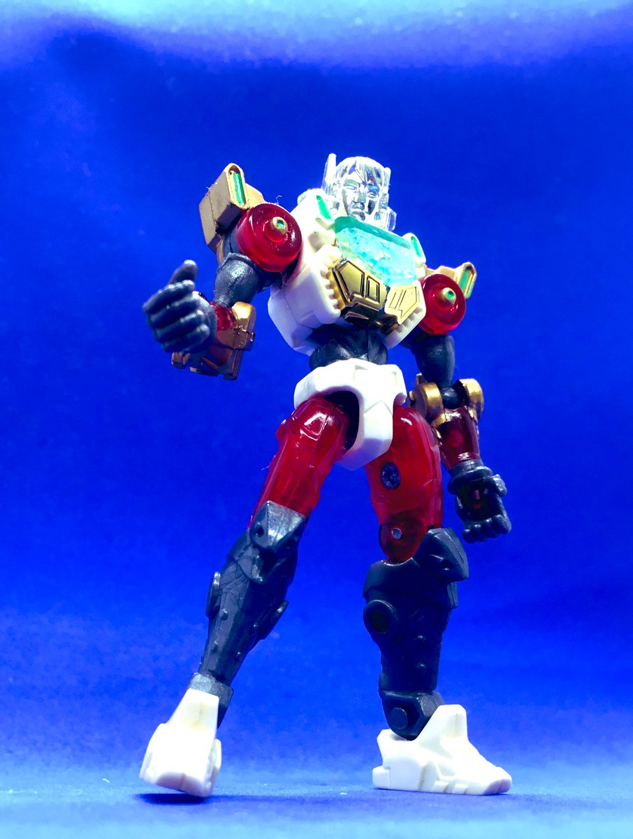 今日買ったマーカーでアーサーに墨入れ。漫画を参考に緑色入れました