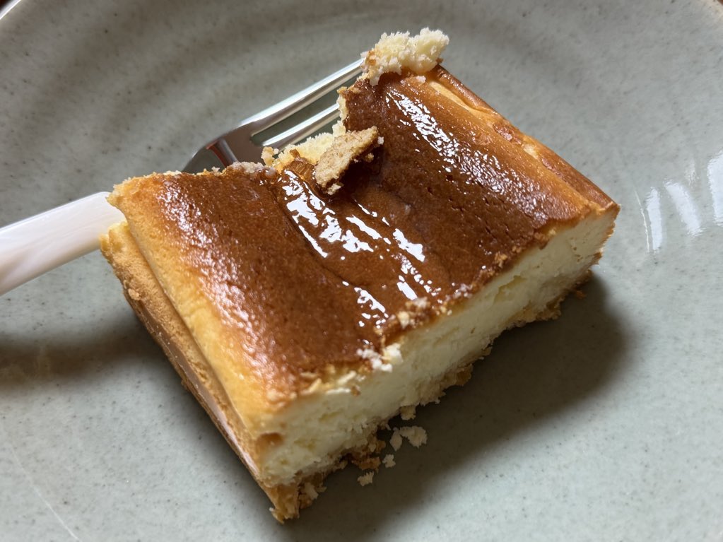 📍명동 롯백 골든치즈

맛있음
진한 치즈맛에 별로 안 달고 체고임

#앙증식생활