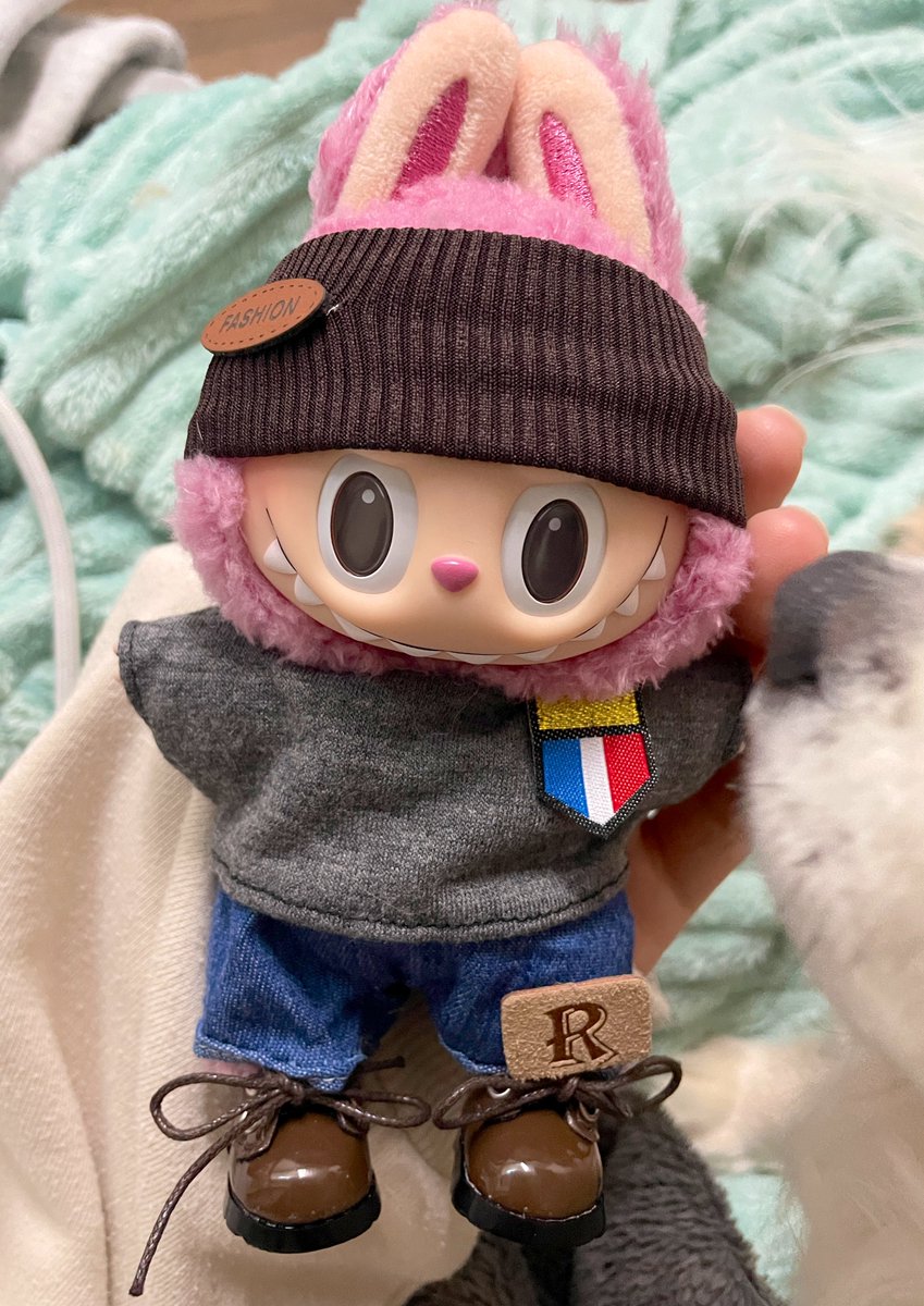 4buki_bu4's tweet photo. ラブブちゃん貰ったので服買った笑 https://t.co/B1hbIFdpTU