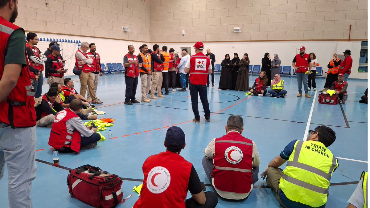 IFRC_MENA's tweet photo. من 8 إلى 11 ديسمبر/كانون الأوَّل، جمع تدريب إقليمي محوري حول إدارة الإصابات الجماعية 32 مشاركًا من 13 جمعية وطنية في منطقة الشرق الأوسط وشمال إفريقيا، بهدف تعزيز قدراتنا المشتركة في الاستجابة لهذه الحوادث. وقد شكّل هذا التدريب نقطة انطلاق لتمكين الجمعيات الوطنية  للصليب الأحمر والهلال الأحمر من تطوير خططها لإدارة حوادث الإصابات الجماعية.
تم تنفيذ التدريب بدعم من الاتحاد الدولي لجمعيات الصليب الأحمر والهلال الأحمر، والصليب الأحمر النرويجي، والصليب الأحمر الألماني، واللجنة الدولية للصليب الأحمر، واستضافته جمعية الهلال الأحمر القطري.