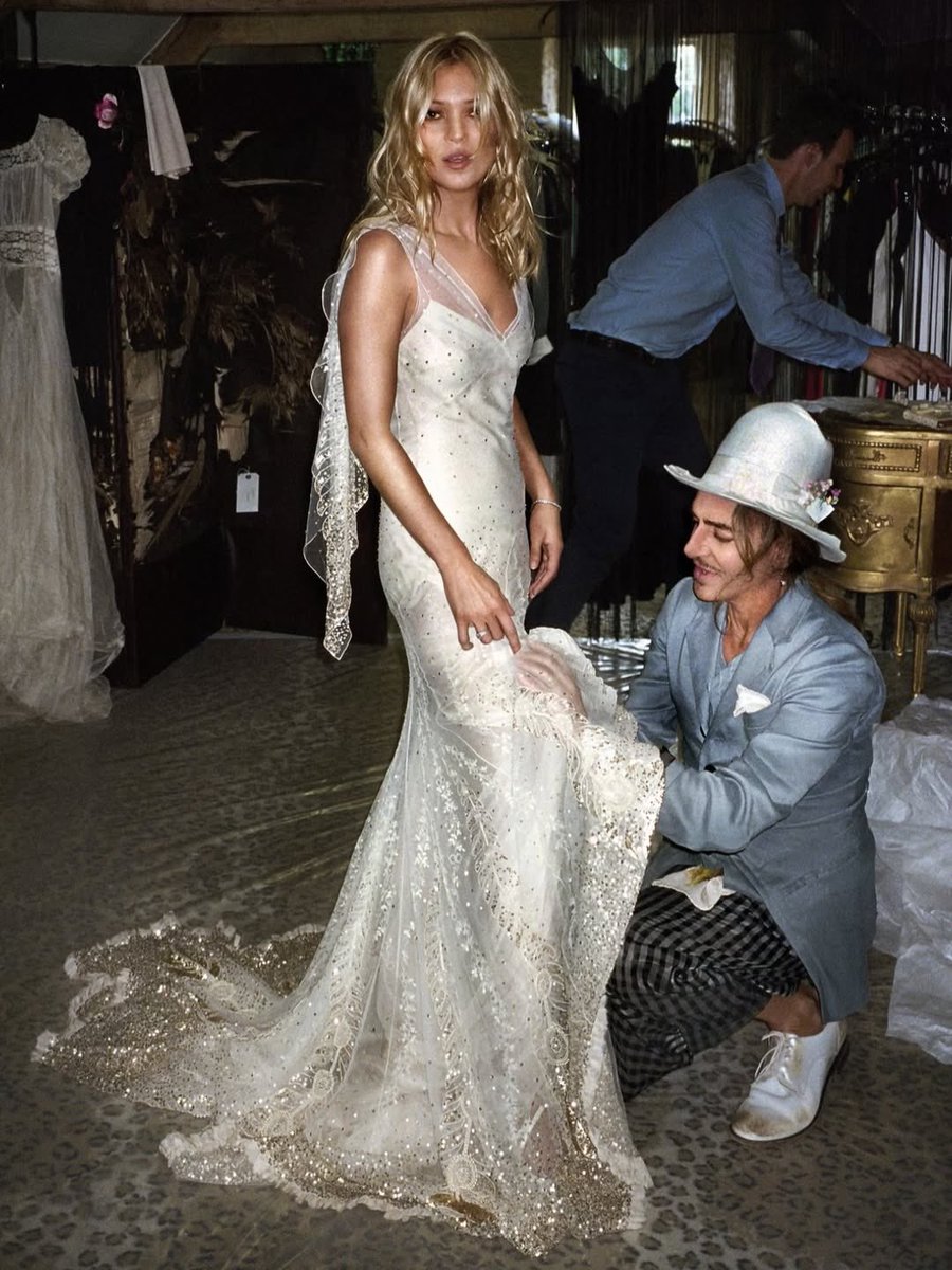 schiapearII's tweet image. Kate Moss’s 2011 wedding dress designed by John Galliano