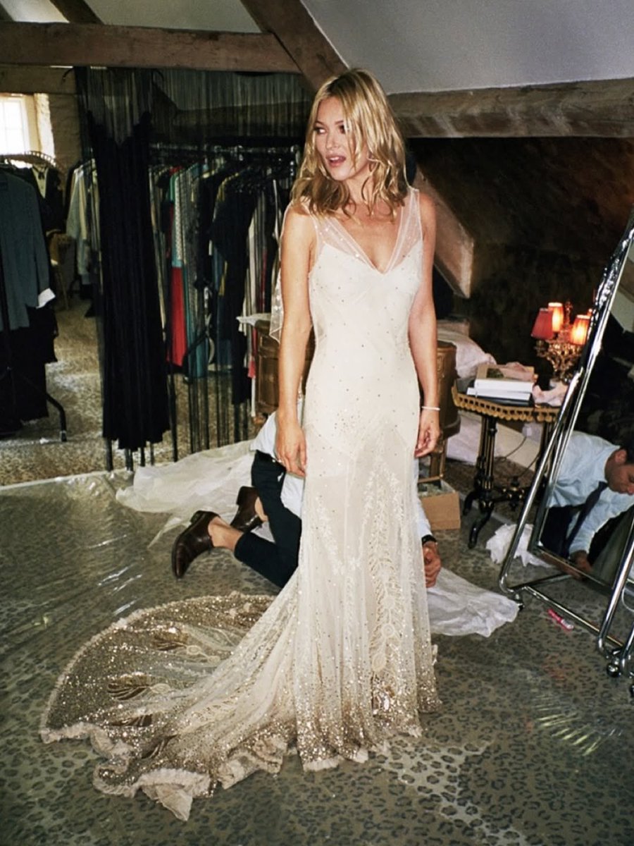 schiapearII's tweet image. Kate Moss’s 2011 wedding dress designed by John Galliano
