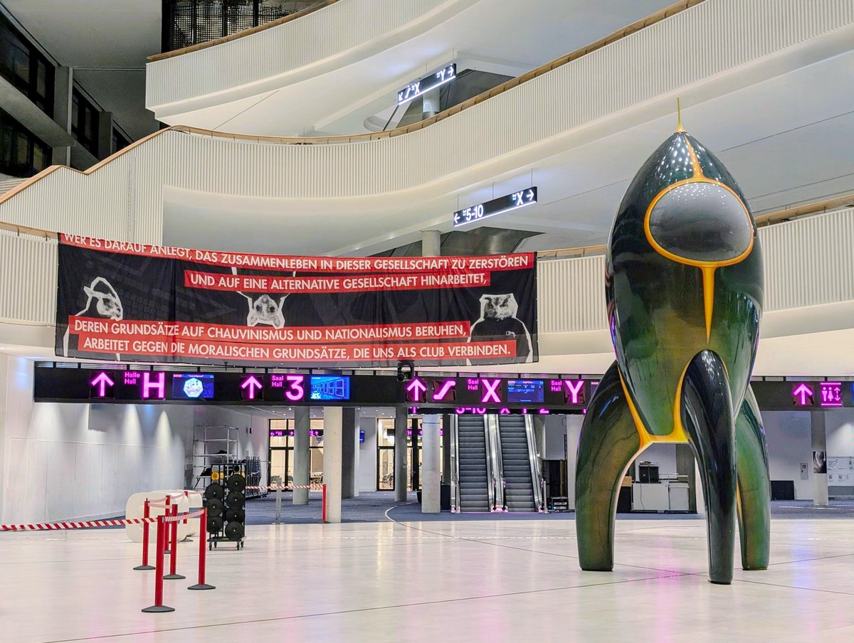 Congress time! 🚀 This banner quotes the #CCC’s incompatibility statement: solidarity, openness, and a clear stance against chauvinism and nationalism. In other words: Be excellent to each other. Happy #39C3! ccc.de/en/club/unvere… Photo: CC BY-SA 4.0