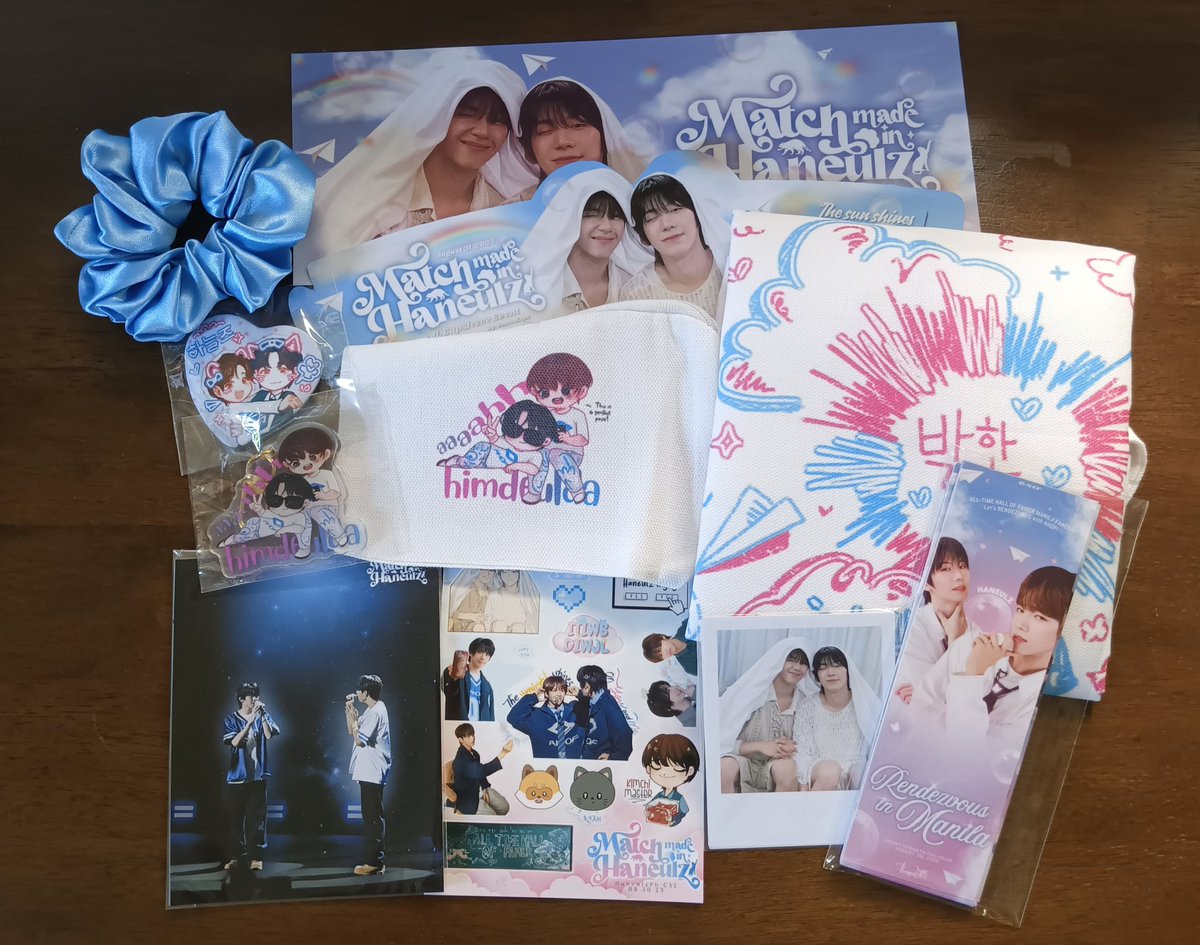 nieelleee's tweet photo. my 2nd Haneulz merch from @haneulzph_azure is finally here 🥹 everything's so pretty, as expected of a Haneulz design and merch 🩷🩵 thank you so much po!
#HPH_Notes

also, my 3rd magazine featuring the boys has come home, thank you so much ate @8shinyshin! 🩷
#shinyshinproofs https://t.co/KCnn2tXhZI