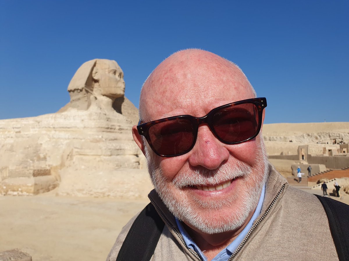 Moltes gràcies a totes i tots per les vostres felicitacions. Comence una dècada plena d'il·lusions, projectes i estima. Sempre gràcies a la vida.