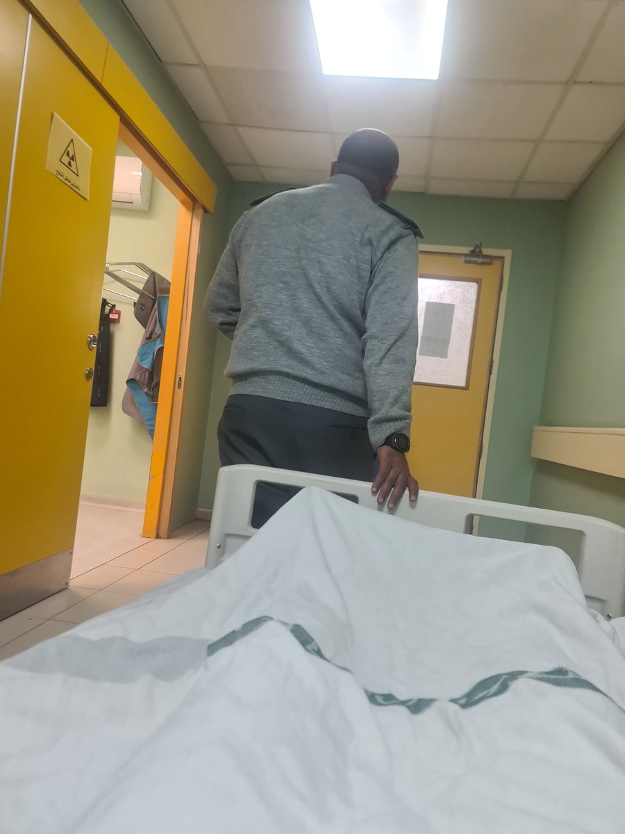 ابلغوا سماحة السيد عبد الملك الحوثي حفظه الله أن دعواته المباركة كانت في ساعة استجابة فجر اليوم حيث تم اجراء عملية خطيرة لي تكللت بالنجاح بحمد الله وإنني سأعود قريبا لميدان فرسان الاعلام دفاعا عن اليمن ووحدته واهله والتزاما بنهج المسيرة القرآنية .. سلامنا للسيد حفظه الله.