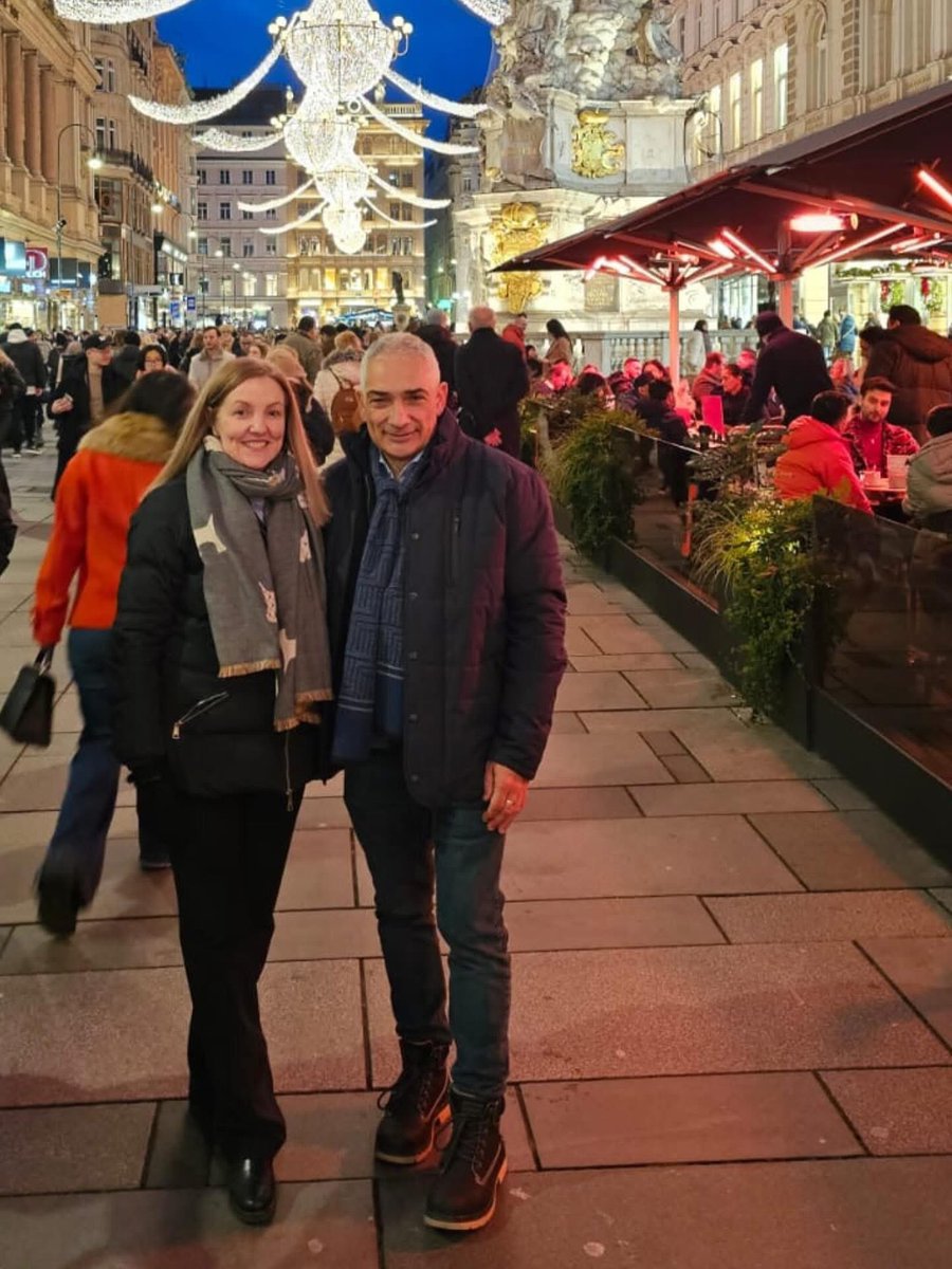 AngelesAledo's tweet photo. Navidad 2025 ✨✨✨      Desea a todos mis compañeros y amigos, Salud , Amor y Éxito en lo Personal y Profesional. Gracias por estar a mi lado. https://t.co/Oy7jRgGFZ8