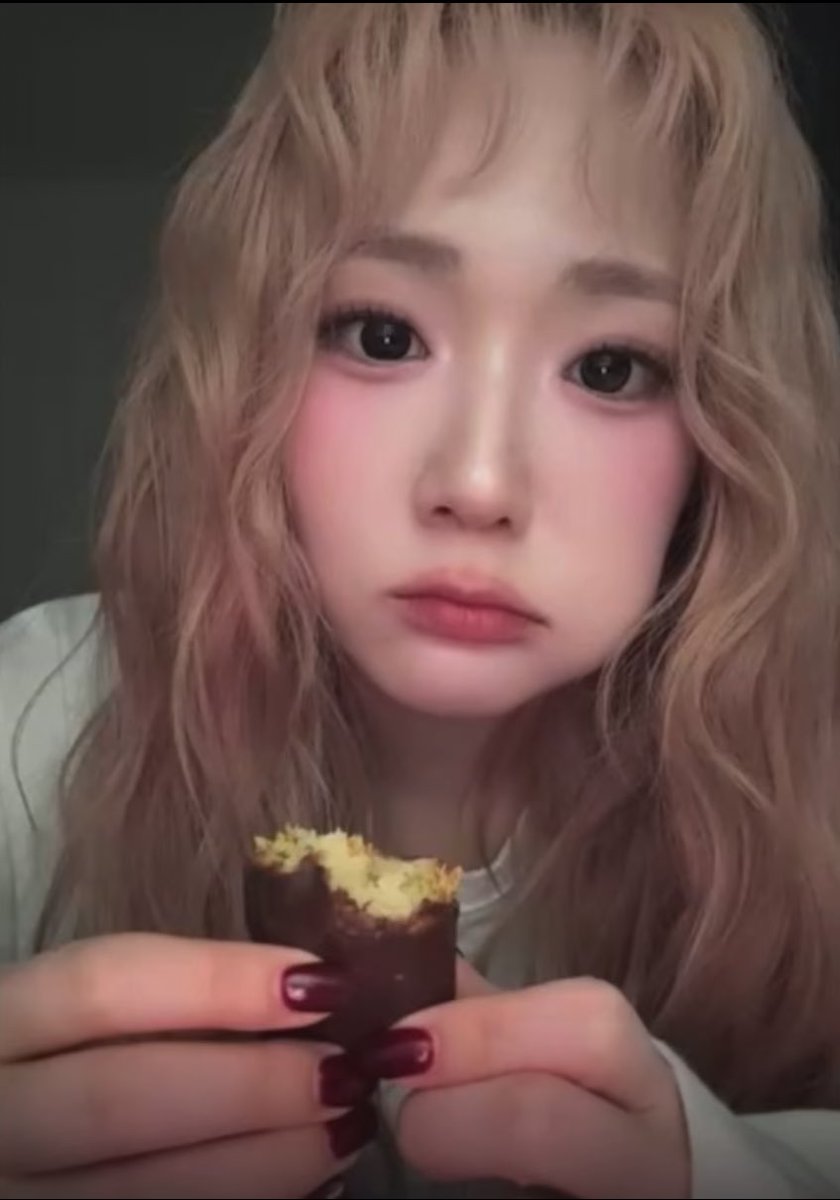 S2O806's tweet image. 개커엽게 먹다가 갑자기 햄종원 빙의 뭐지