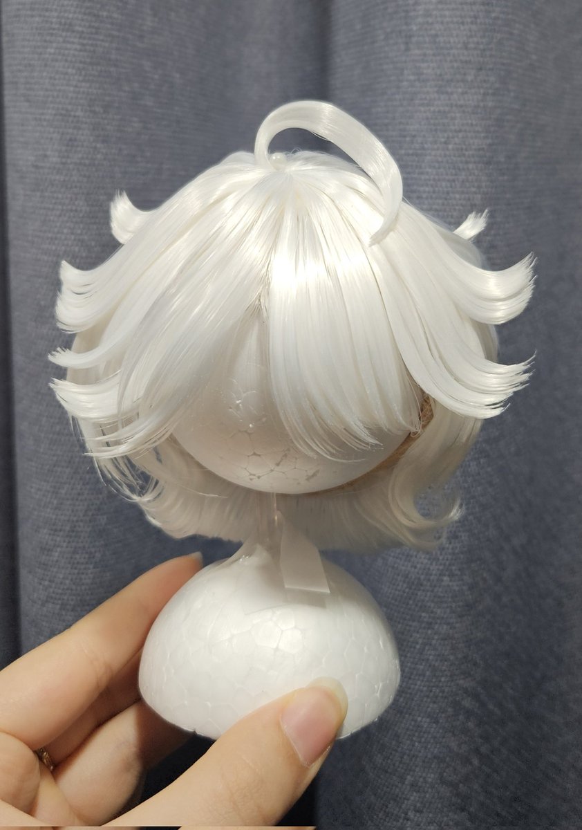 #트인덕장터 
mdd sd 가발 택포 2.8
얼마전에 가발 받고 한번씌워봤습니다.
가발을 씌우기위해 셋팅되어있던 옷핀을 전부뽑았습니다.옷핀은 따로 동봉해서 보내드립니다. 
타오바오에서 구매하였습니다. 
구매할때 포장되어온 통에 담아져서 갑니다. 
이외에 궁금하신게 있다면 채팅 주세요.