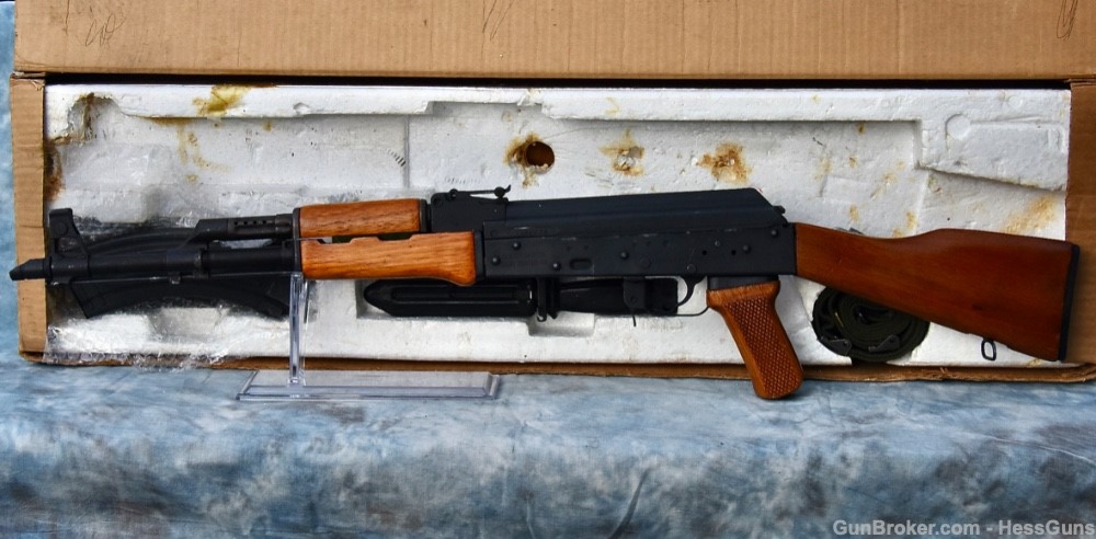 Type56AK47's tweet photo. The civilian semi-automatic Type 56 (AK-47) series produced by Factory 5506 (Linghua Machinery Factory) during the pre-ban period.
#GunPorn #Military #Type56 #AK47 #China #History #Gear #preban https://t.co/p03lrl1JUN